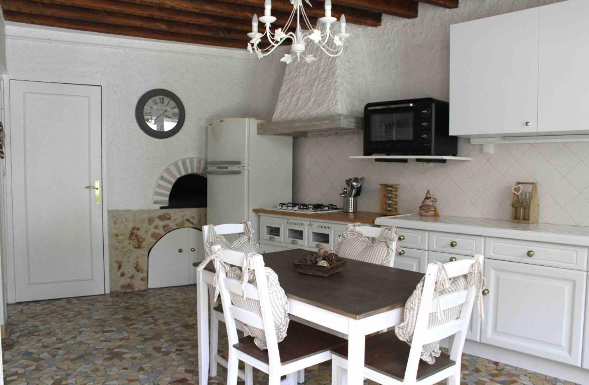 Chambres A La Maison Hermitage Aincourt Exterior foto