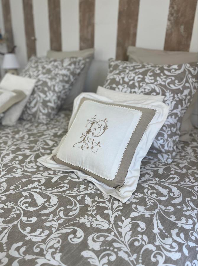 Chambres A La Maison Hermitage Aincourt Exterior foto