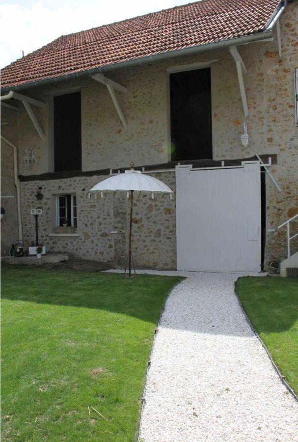 Chambres A La Maison Hermitage Aincourt Exterior foto